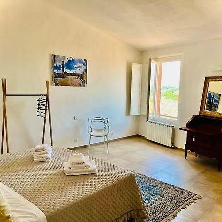 Dimora Con Finestra Sui Tetti Di Appartamento