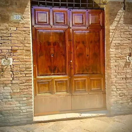 Dimora Con Finestra Sui Tetti Di Appartamento *