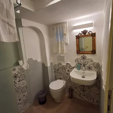 Dimora Con Finestra Sui Tetti Di Apartamento Siena