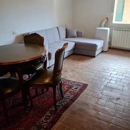 Dimora Con Finestra Sui Tetti Di Apartamento