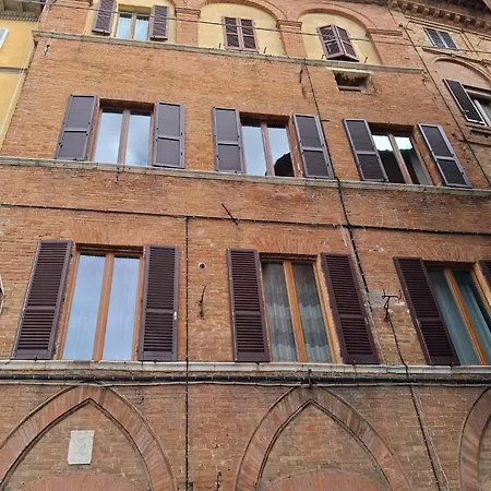 Dimora Con Finestra Sui Tetti Di * Siena